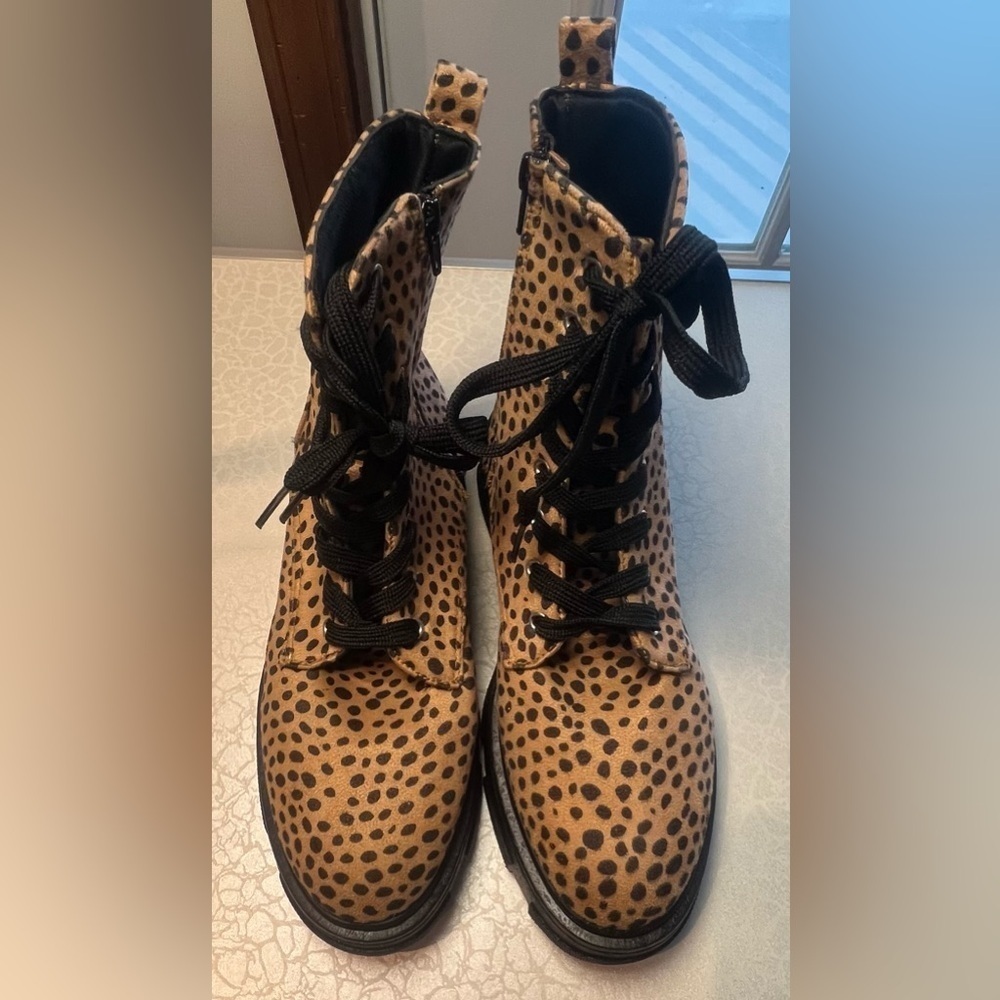 olivia-miller | ladies cheetah print lug boots. Size: 8 - Picture 3 of 14